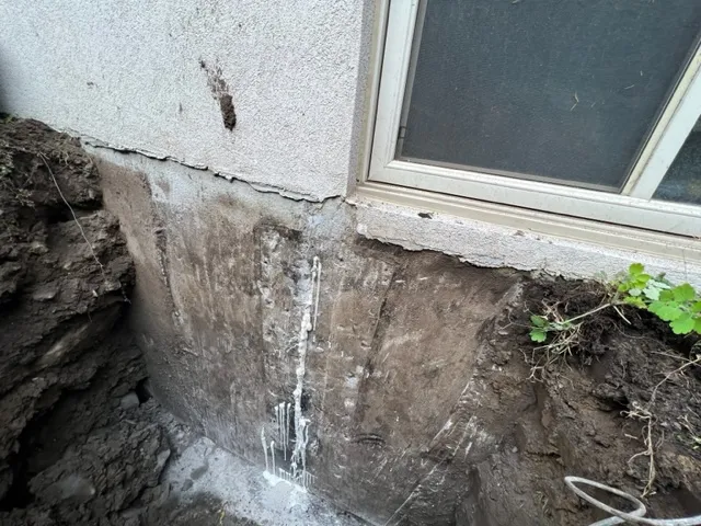 Solution for exterior crack repair in Laval-Nord, QC. Before Solution for exterior crack repair in Laval-Nord, QC. Before