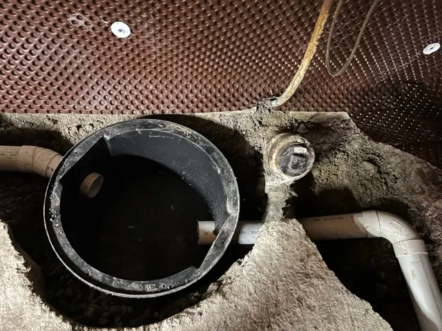 Water infiltration problem in the basement in Vimont, QC. Before Water infiltration problem in the basement in Vimont, QC. Before