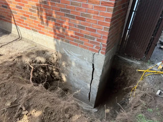 Exterior Foundation Crack Repair in Auteuil, QC. Before Exterior Foundation Crack Repair in Auteuil, QC. Before