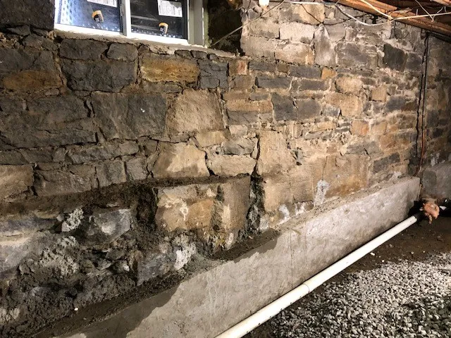 Basement Water Infiltration Problem in Dollard-des-Ormeaux. Before Basement Water Infiltration Problem in Dollard-des-Ormeaux. Before