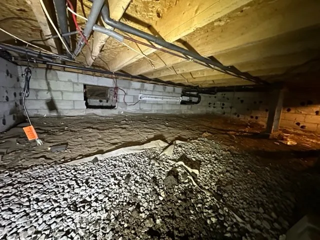 Insulation and Moisture Problem in Crawl Space in Lachine, QC. Before Insulation and Moisture Problem in Crawl Space in Lachine, QC. Before